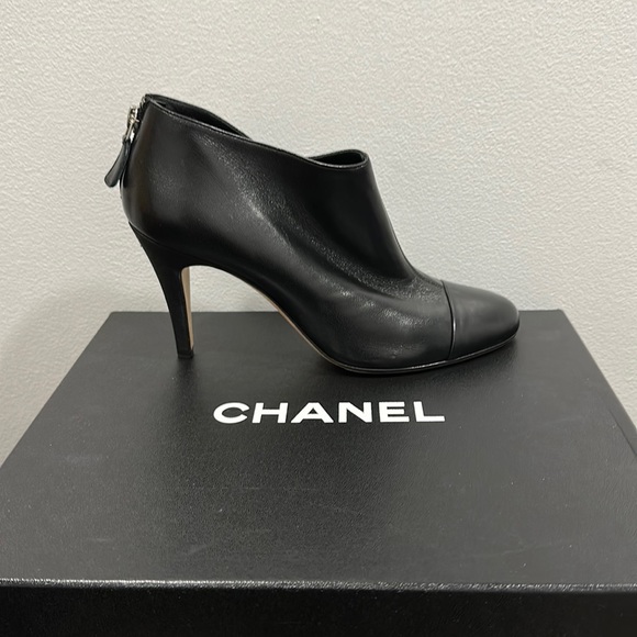 CHANEL Boot - Picture 2 of 7